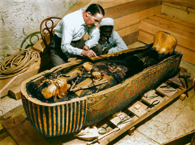 Говард Картер и мумия Тутанхамона